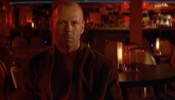 Pulp.Fiction.1994.720p.BRRip.Tamil.Dub.Dual-Audio.x264-1XBET.0000.th.jpg